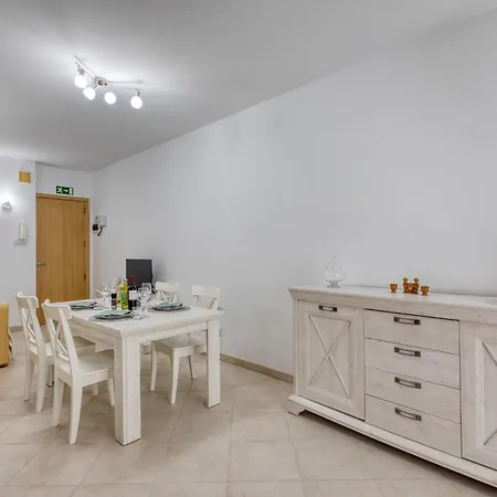 Cosy 2 Bedroom Near The Sea Cell1-1 세인트폴스베이